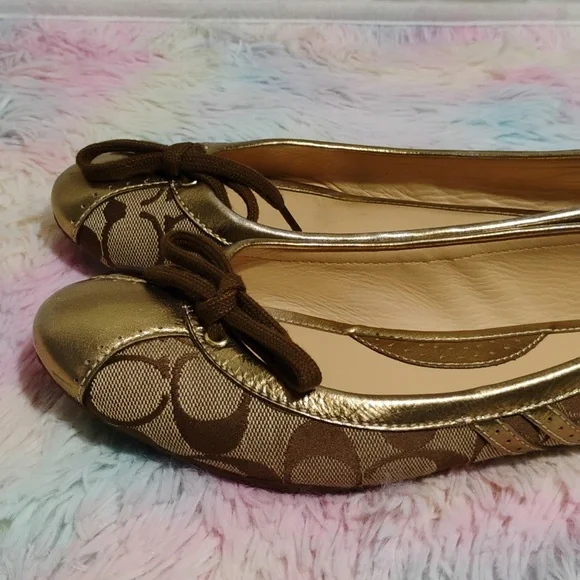 Coach Ballet Flats W Gold Detail Sz.8M They can fit 8.5 Like New (X-100 CRATE) - Picture 3 of 15